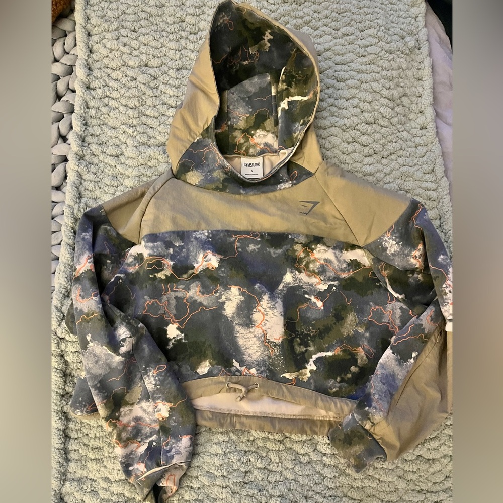 Adorable camo gymshark hoodie